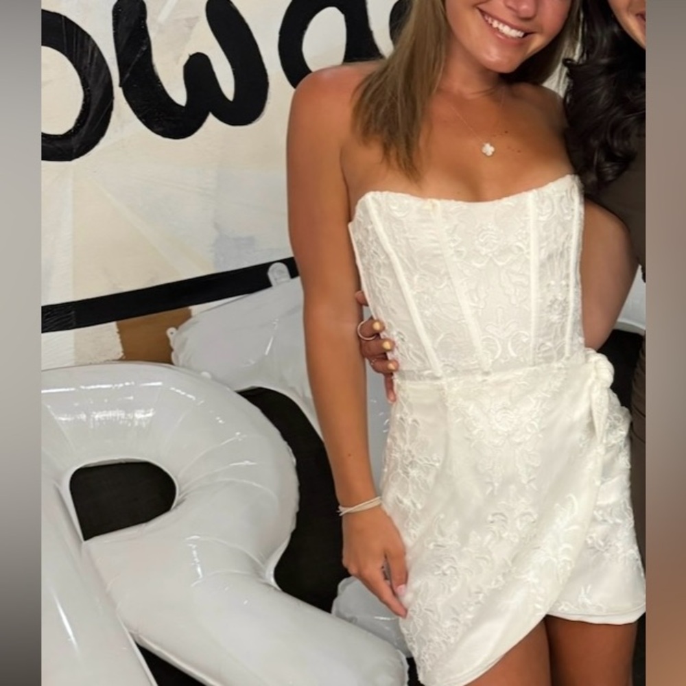 V. Chapman White Strapless Dress - Picture 2 of 3